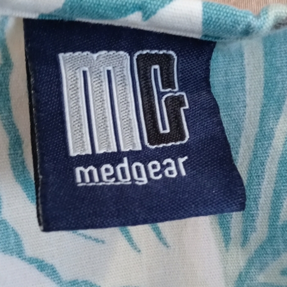 Medgear floral scrub top size medium - Picture 5 of 6